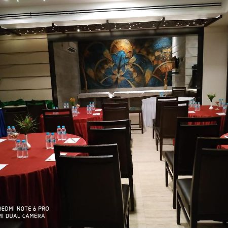 Tarawade Clarks Inn Pune Exterior foto