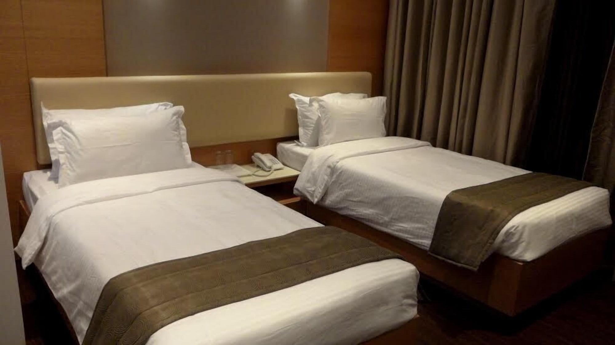 Tarawade Clarks Inn Pune Exterior foto