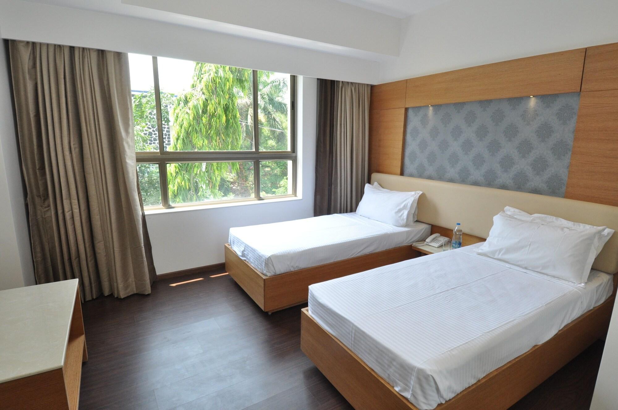 Tarawade Clarks Inn Pune Exterior foto