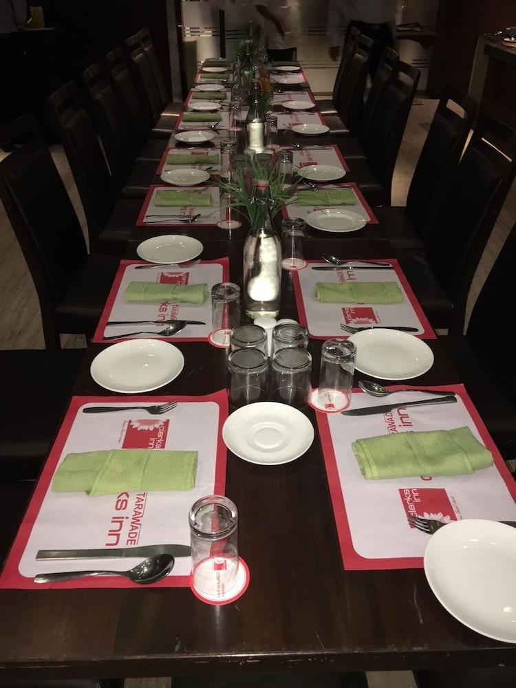 Tarawade Clarks Inn Pune Exterior foto